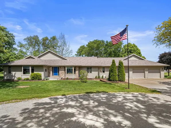 3260 Greenwood Dr, Dewey, IL 61840