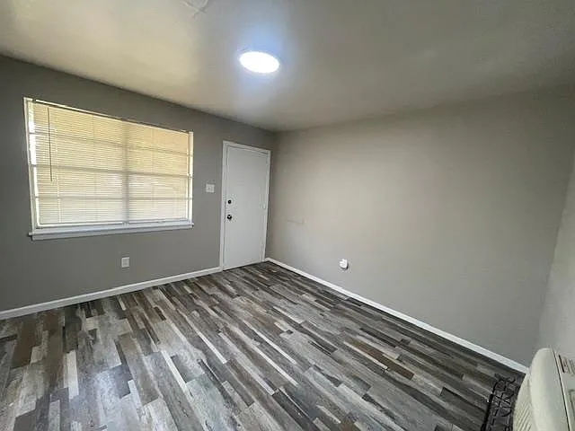 2 bed, 1.0 bath, 638 sqft, $649 — Photo 3