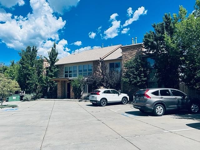 8 Plex Parking and entrance