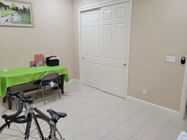 3300 Salem Ave — Photo 3