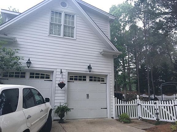 2 Car garage w/Carriage door