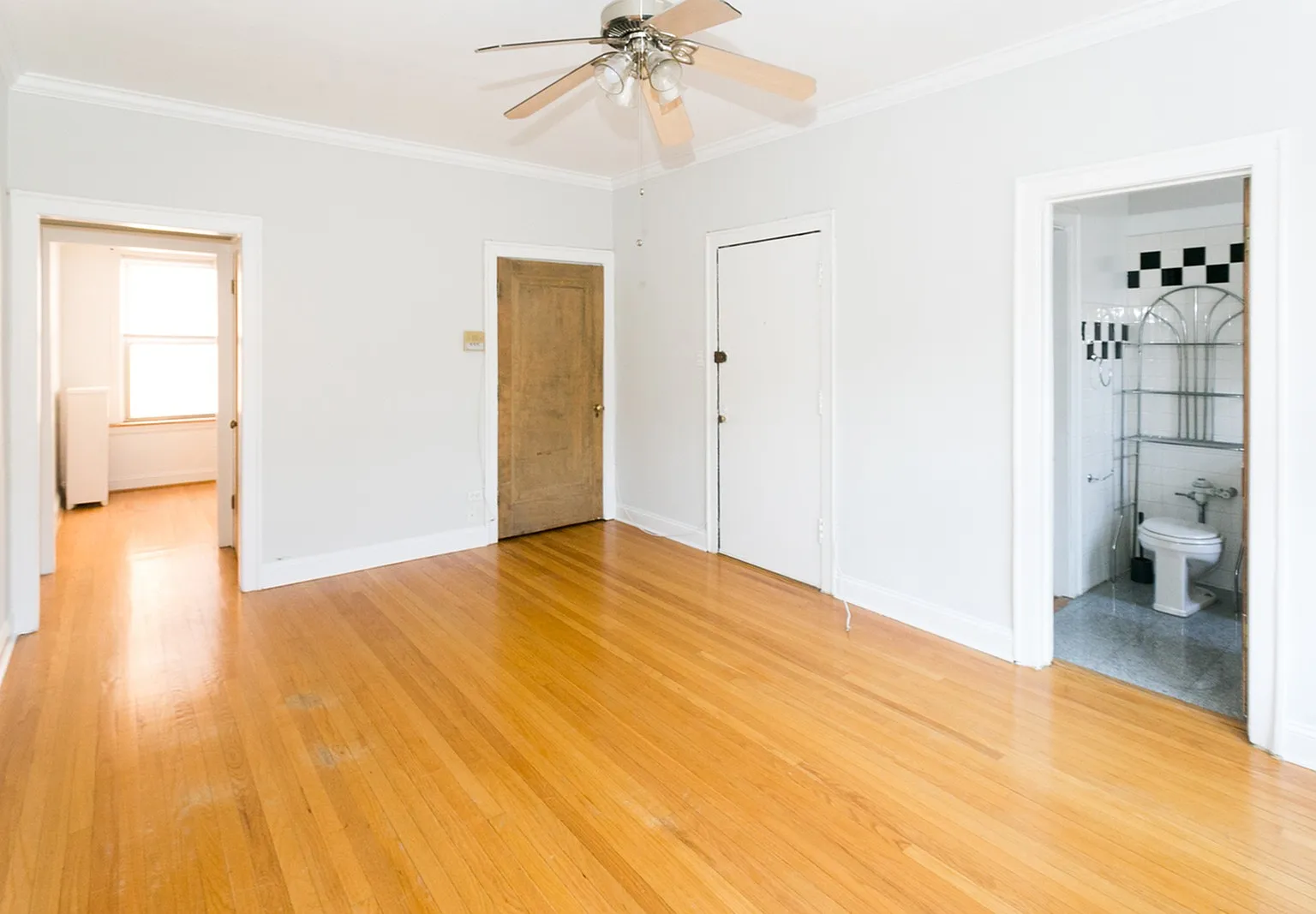520-28 W. Surf St. — Photo 3