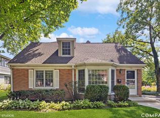 131 Iroquois Dr, Clarendon Hills, IL