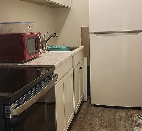 5th image of 6581 Westmont Ave #1