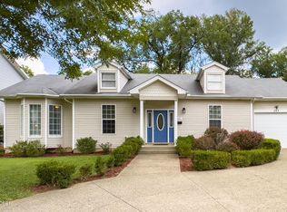 527 Washburn Ave, Lyndon, KY 40222