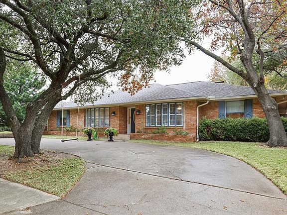 2nd image of 6147 Glennox Ln