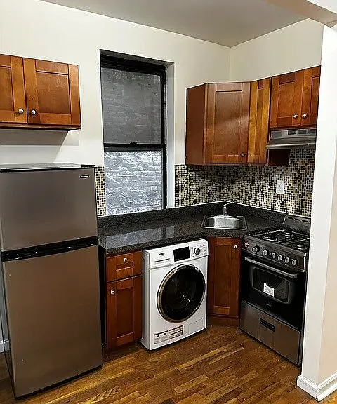 454 W 57th St #2A — Photo 4