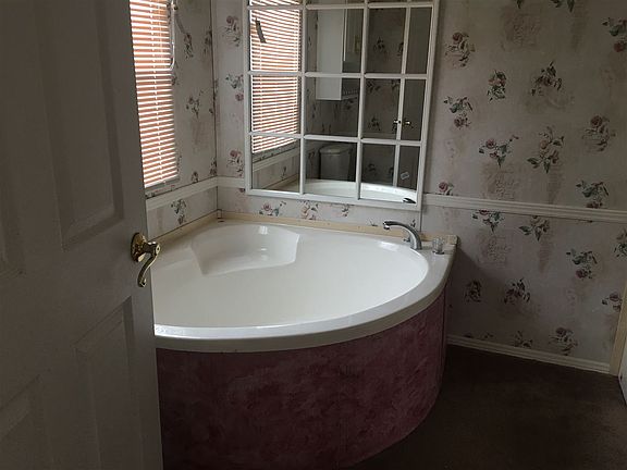4th image of 25 Pebble Creek Dr
