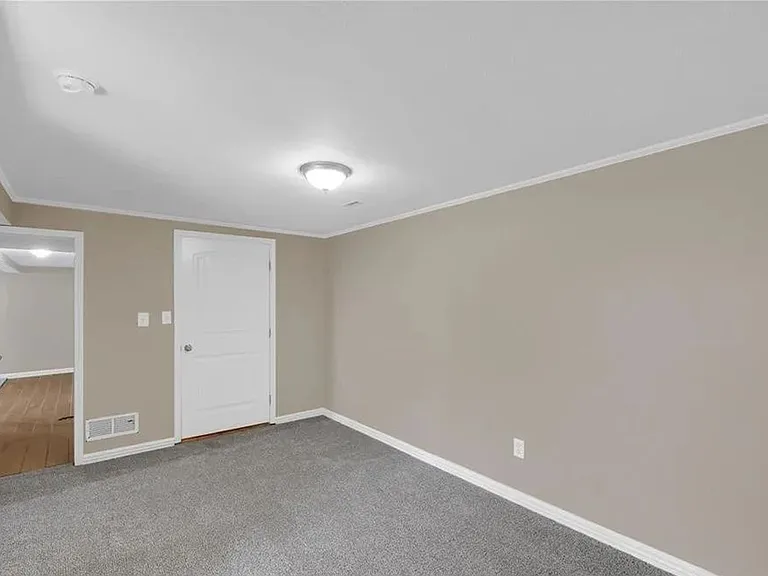 1310 Longfellow Dr — Photo 8