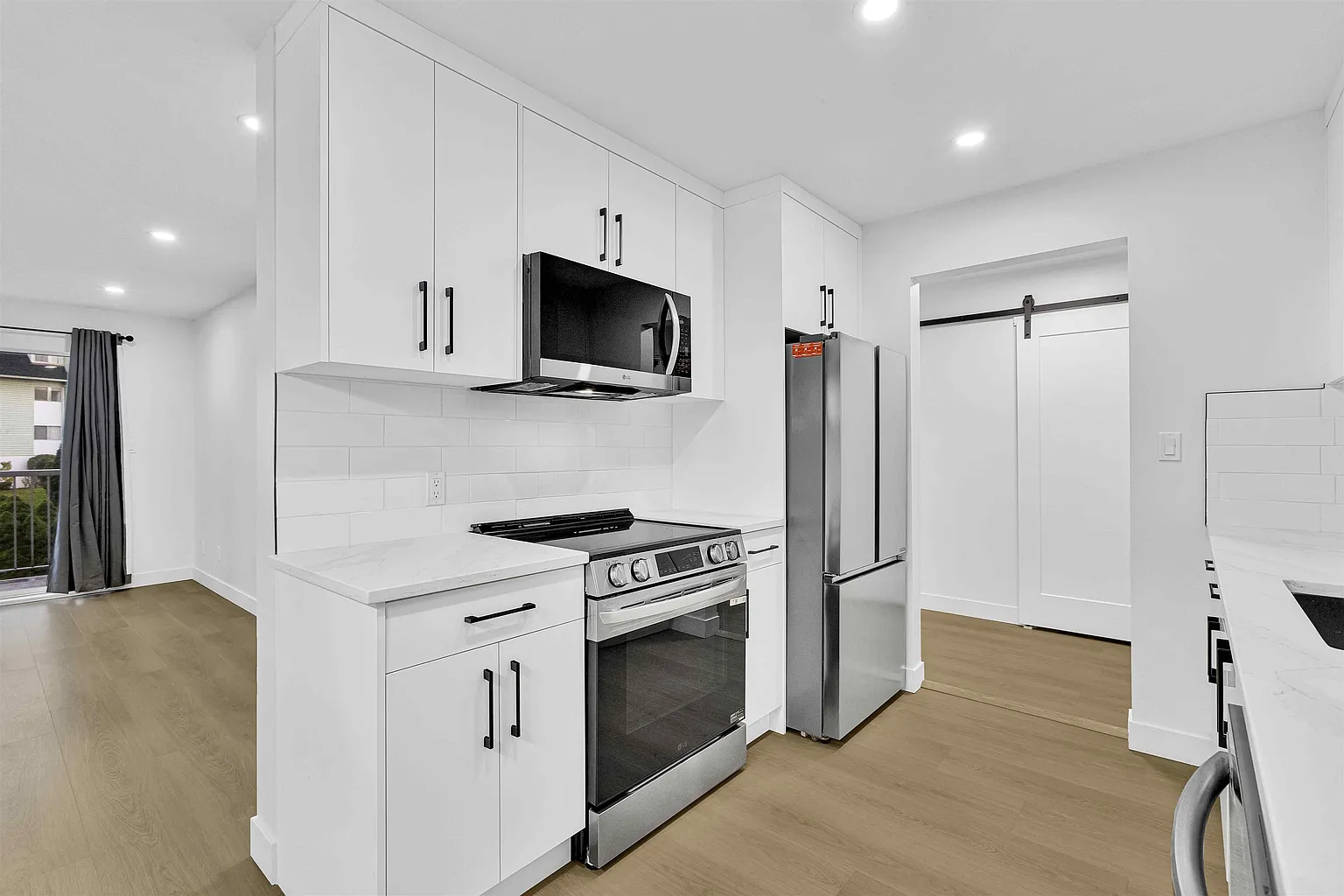 2567 Victoria St #201 photo 1