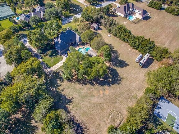 4th image of 570 Love Henry Ct