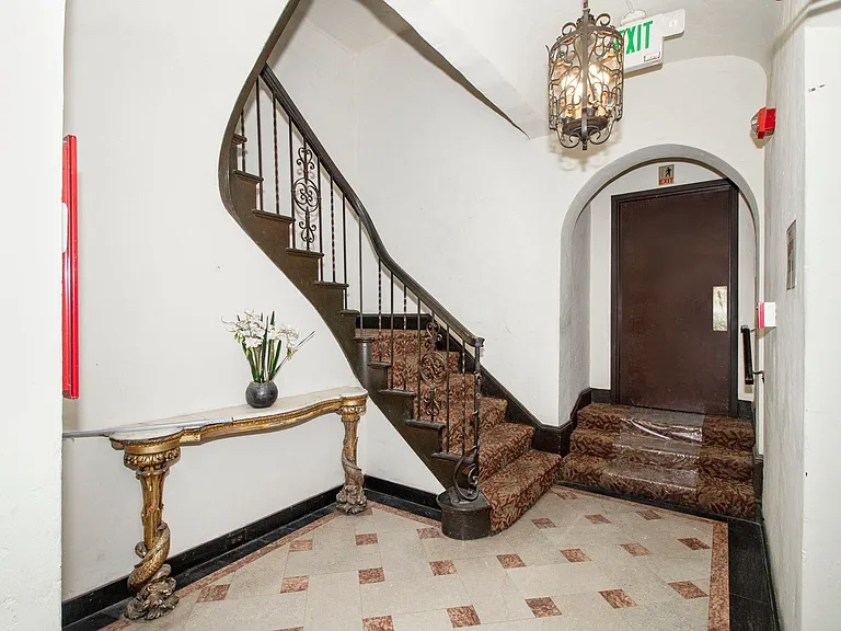 2200 Leavenworth St — Photo 12