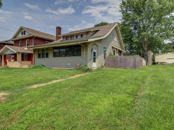 1004 W 4th St, Sterling, IL 61081