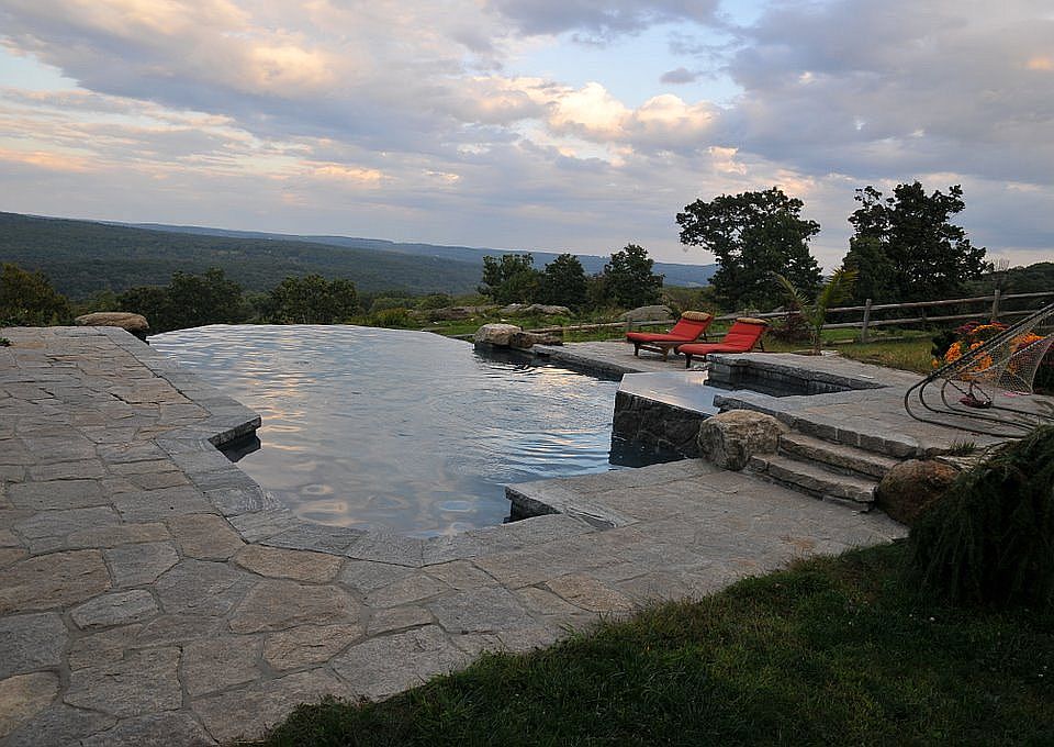 2nd image of 339 Hoop Pole Hill Rd