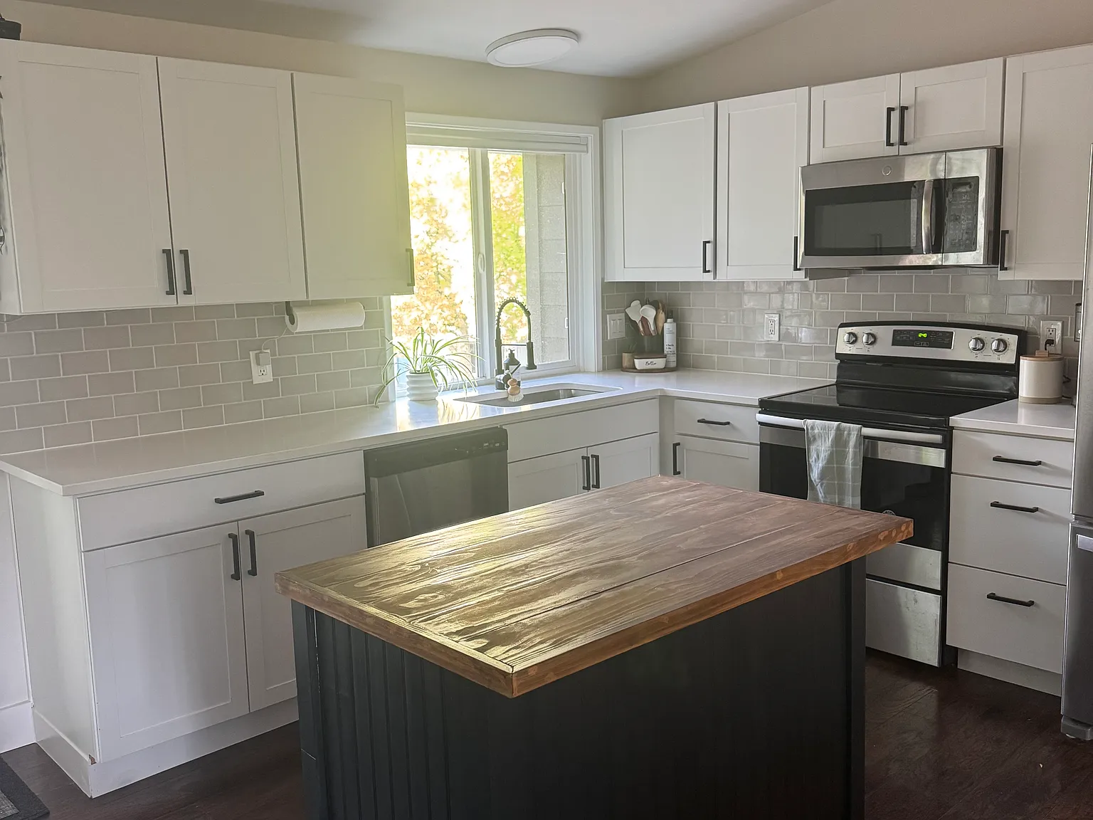 3 bed, 2.5 bath, 1942 sqft, $2,995 — Photo 4