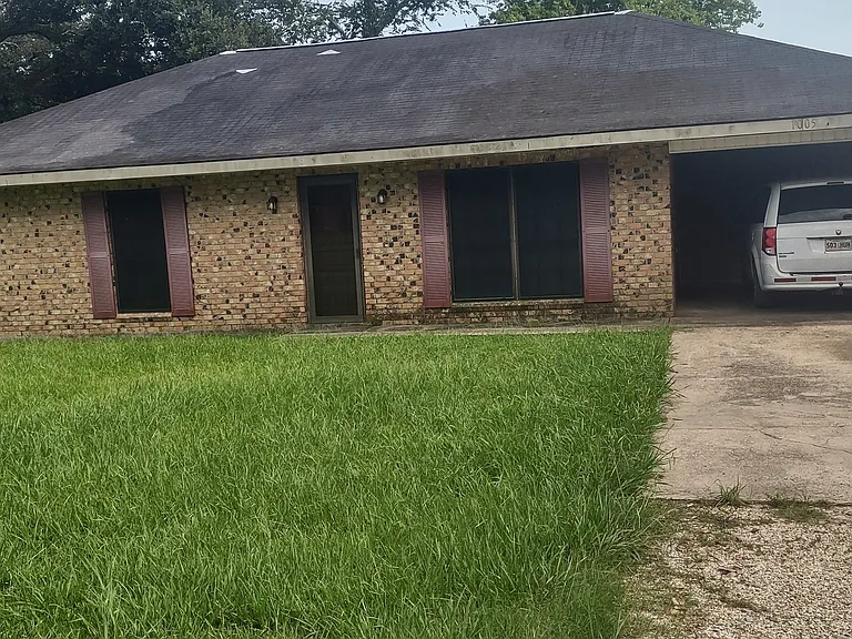 1005 Lester Dr — Photo 1