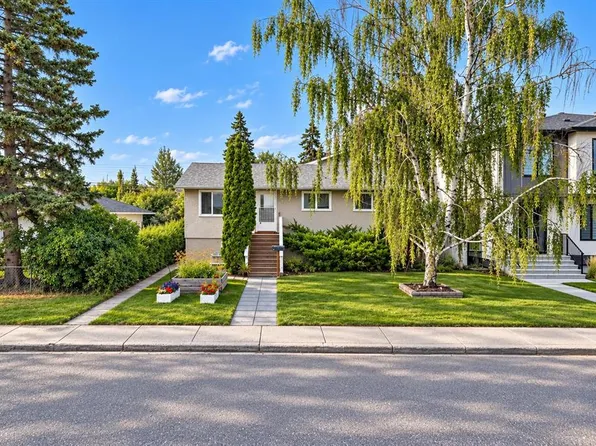 8344 S 47th Ave NW, Calgary, AB T3B 1Z7