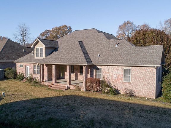 3rd image of 822 Aspen Way