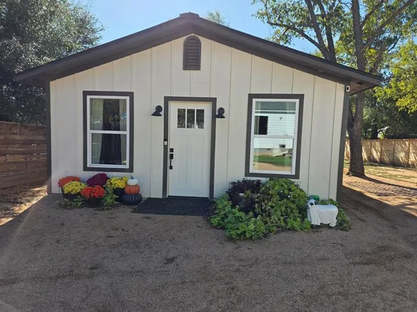 421 E Orchard St, Fredericksburg, TX 78624
