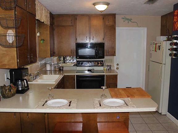 5th image of 3241 Baldwin Dr W