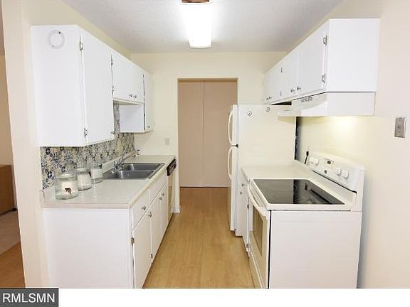 5th image of 2005 E 122nd St APT A16