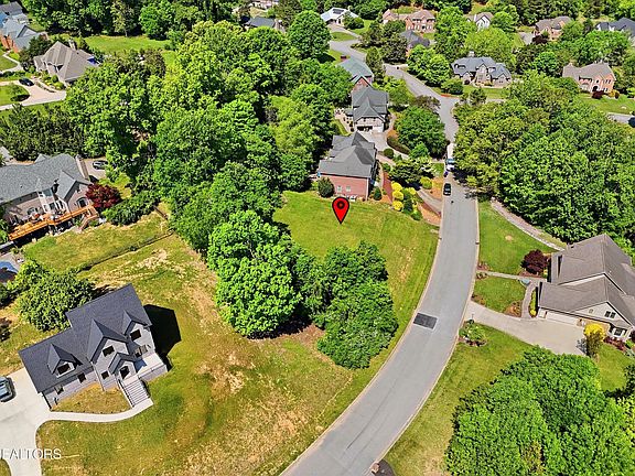 4th image of 42 Riverside Dr