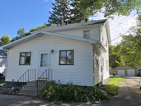 3rd image of 1420 Linden Ct