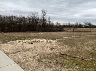 3041 Deer Run Dr SE, Dyersville, IA 52040