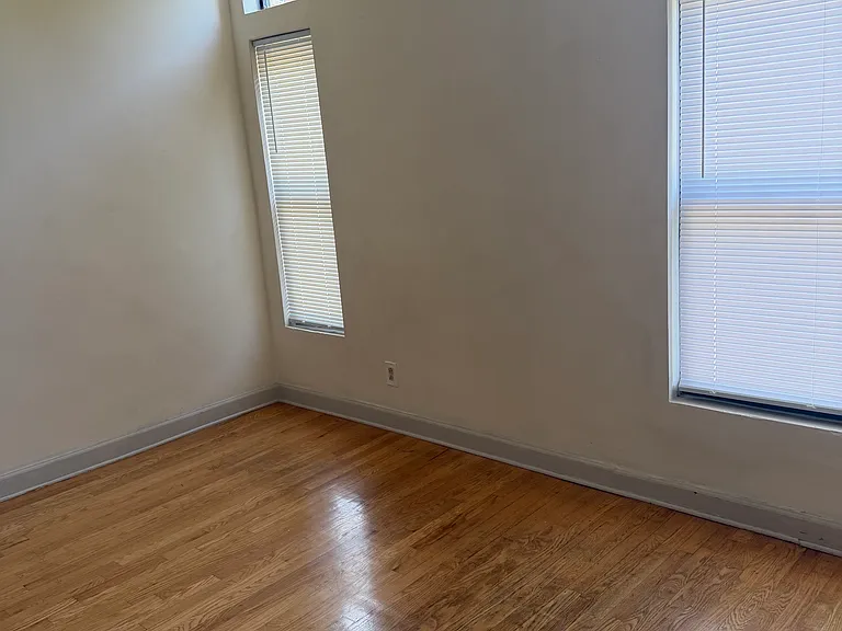 2457 W Adams St #2 — Photo 5