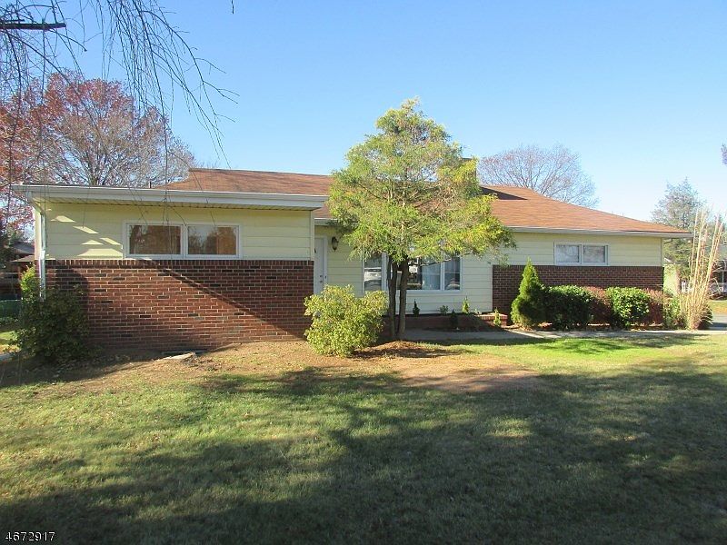 2nd image of 1099 1st Ave