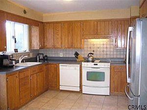 5th image of 149 Fairlawn Ave