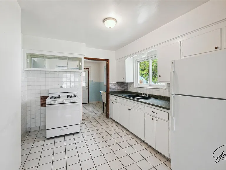 22843 Lambrecht Ave — Photo 7