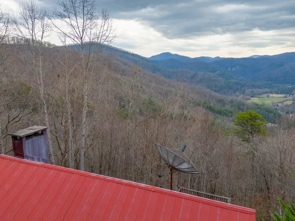 581 Mountain Laurel Dr, Franklin, NC 28734