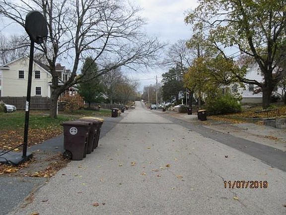 4th image of 93 Doris Dr
