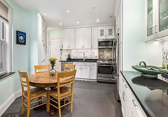5th image of 240 W 98th St APT 4D