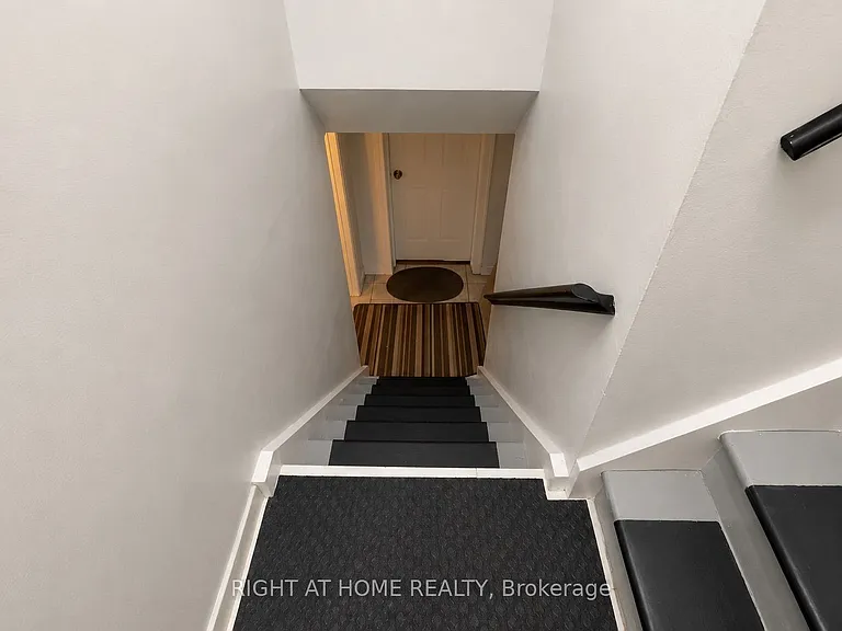 27 Wanita Rd — Photo 3