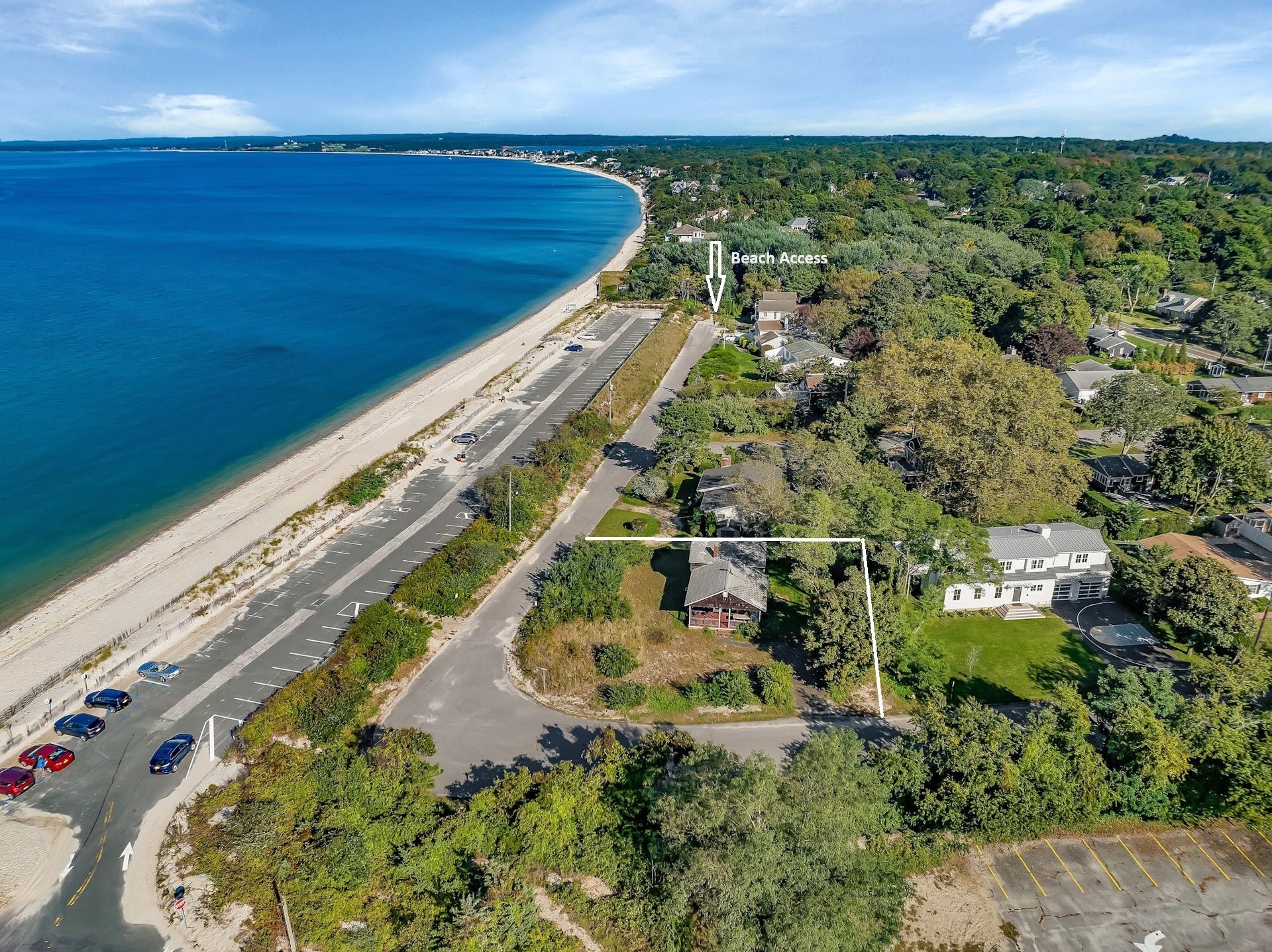 14 Hildreth Pl, Hampton Bays, NY 11946 Out East