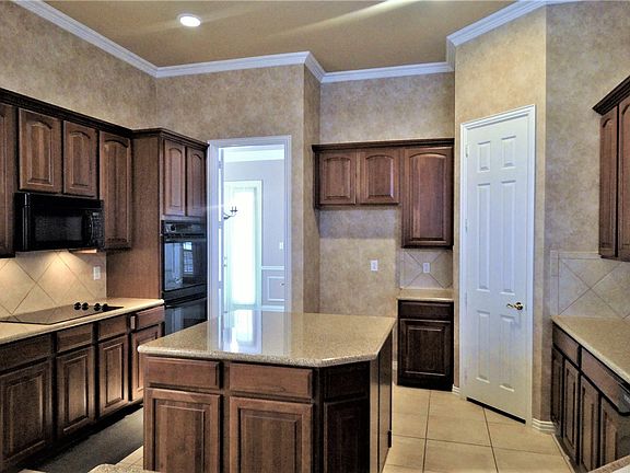 5th image of 4136 Constitution Dr