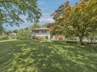 1 Briarcliff Rd, Morris Plains, NJ 07950