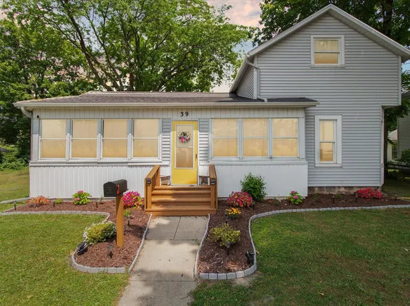 39 W Elm St, Fremont, MI 49412