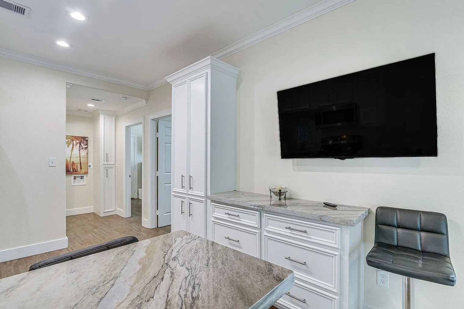 3 bed, 2.0 bath, 742 sqft, $3,032 — Photo 4