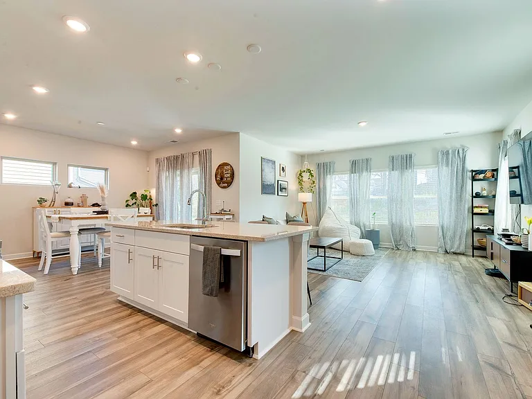 4009 Woodland View Dr — Photo 20