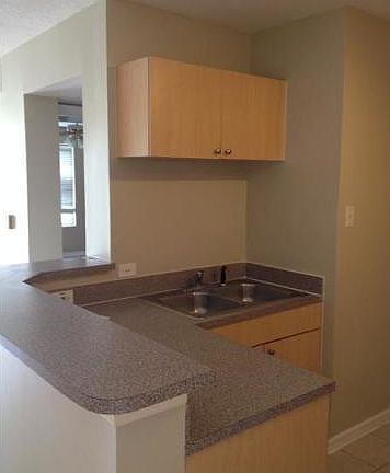 4th image of 504 Villa Cir