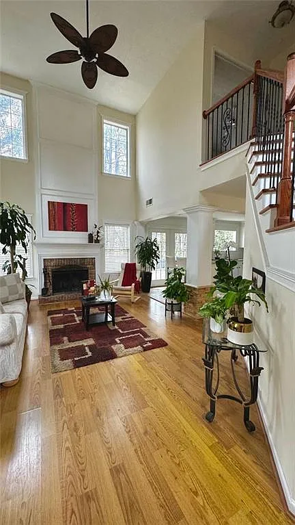 3 bed, 2.5 bath, 1798 sqft, $3,100 — Photo 2