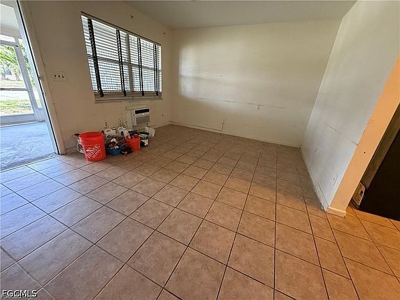 2nd image of 4902 Victoria Dr #1