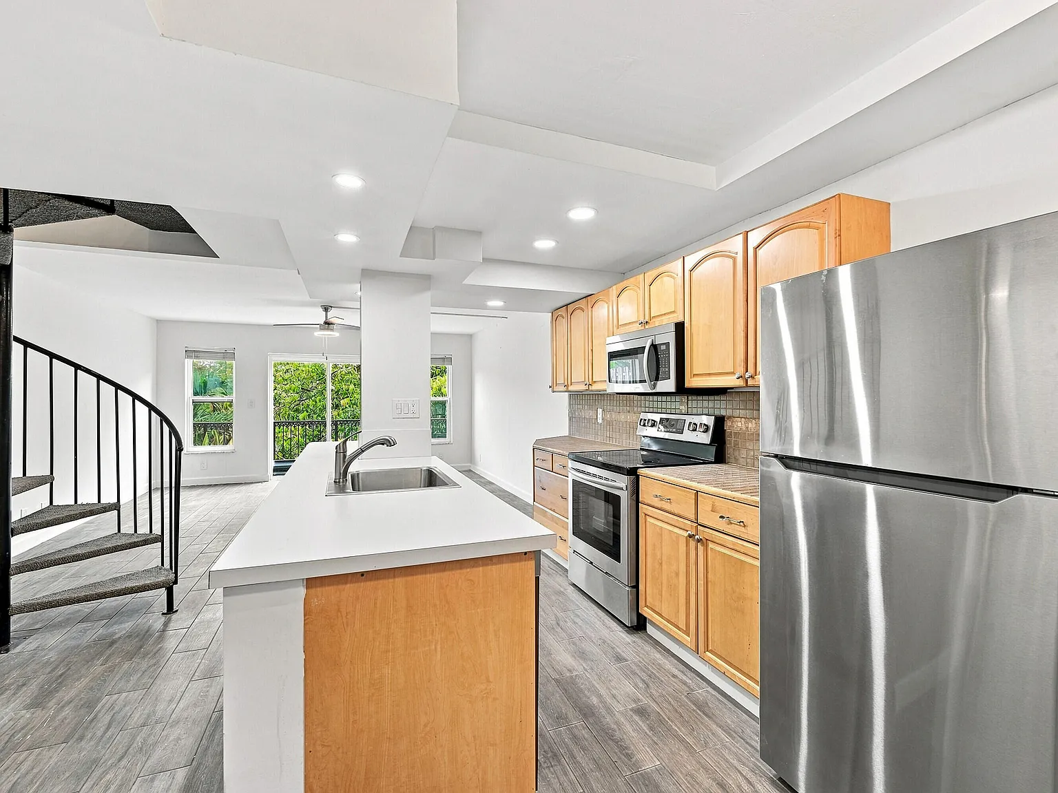 2 bed, 1.5 bath, 1056 sqft, $2,300 — Photo 2