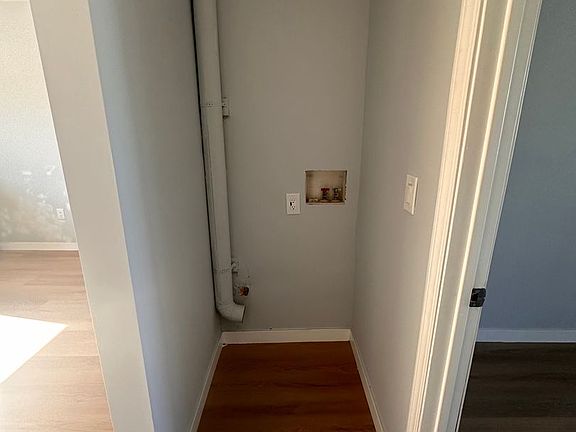 5th image of 923-931 1/2 W 75th St #929