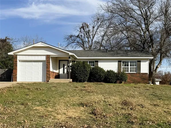 2207 S 12th St, Chickasha, OK 73018