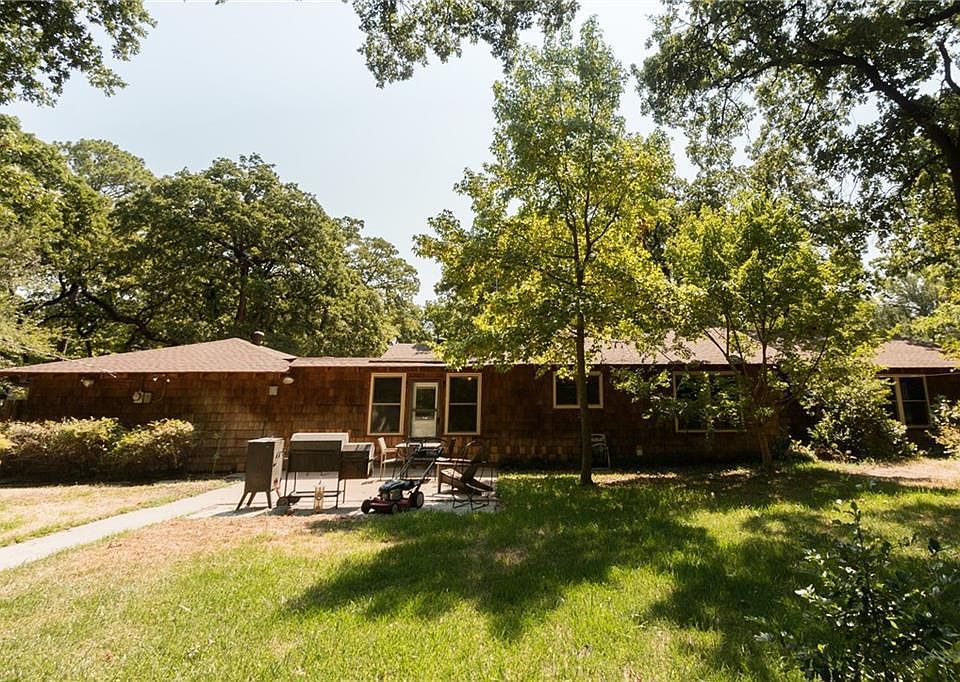 1st image of 607 Club Oak Dr