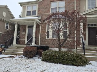 2581 Waterbury Ln, Buffalo Grove, IL 60089